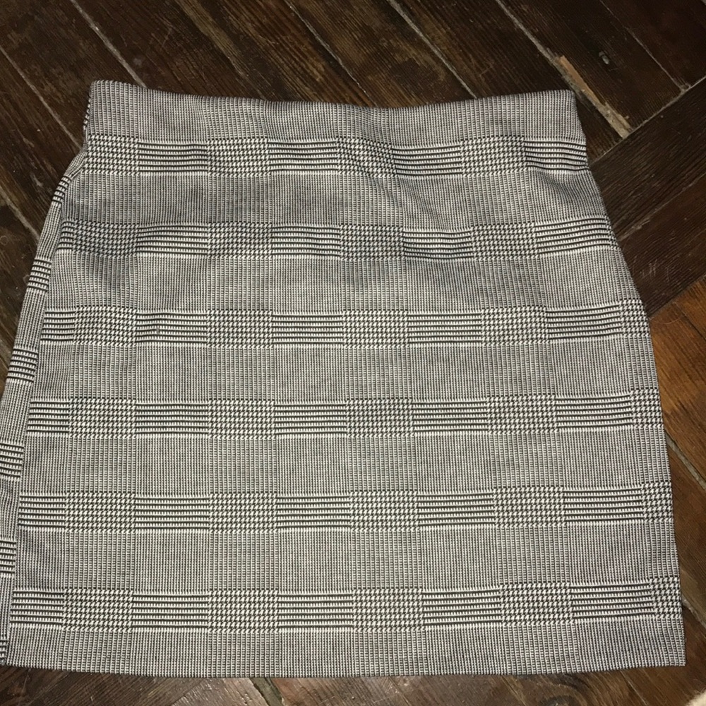 Stretchy work skirt, upper thigh length black